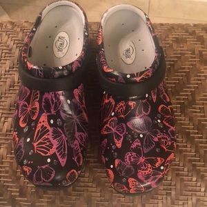 Anywear nursing clogs- size 8. Very comfortable